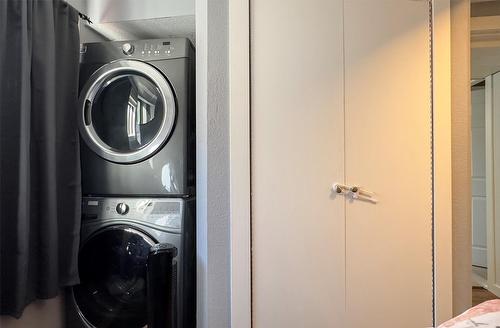 520 Keithley Road, Kelowna, BC - Indoor Photo Showing Laundry Room