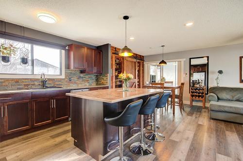 520 Keithley Road, Kelowna, BC - Indoor