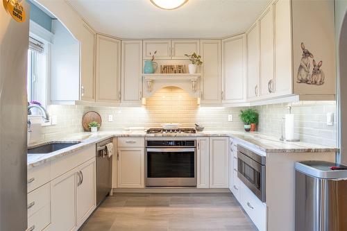 2322 Maundrell Avenue, Armstrong, BC - Indoor Photo Showing Kitchen With Upgraded Kitchen