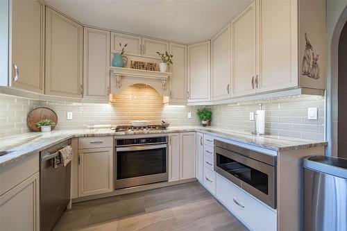 2322 Maundrell Avenue, Armstrong, BC - Indoor Photo Showing Kitchen With Upgraded Kitchen