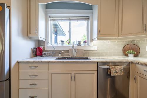 2322 Maundrell Avenue, Armstrong, BC - Indoor Photo Showing Kitchen