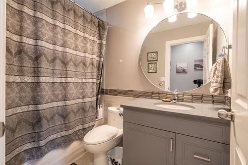 2322 Maundrell Avenue, Armstrong, BC - Indoor Photo Showing Bathroom