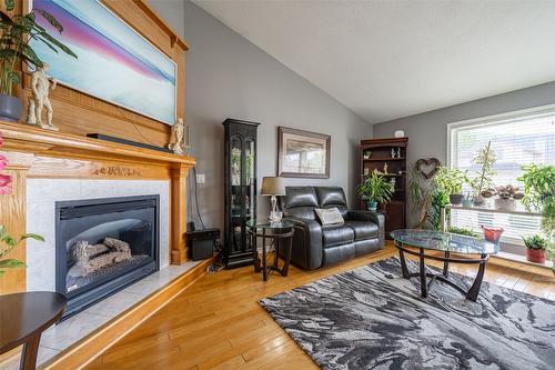 2322 Maundrell Avenue, Armstrong, BC - Indoor Photo Showing Living Room With Fireplace