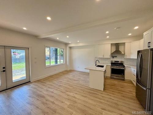 1952 Caldwell Rd, Sooke, BC - Indoor Photo Showing Kitchen