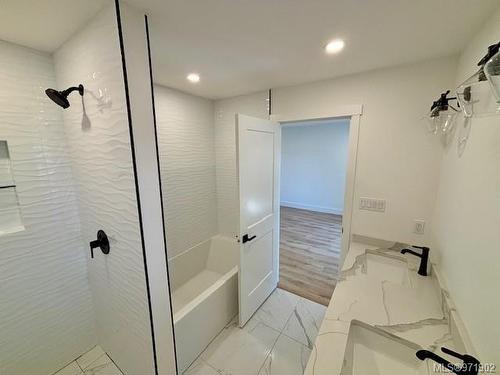 1952 Caldwell Rd, Sooke, BC - Indoor Photo Showing Bathroom