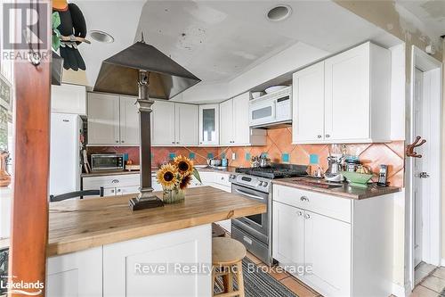 11A - 739 15 W, Tiny, ON - Indoor Photo Showing Kitchen