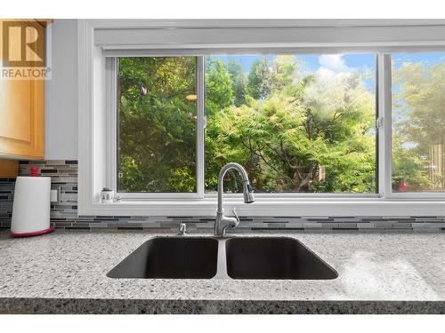 2330 Butt Road Unit# 228, Westbank, BC - Indoor Photo Showing Kitchen With Double Sink