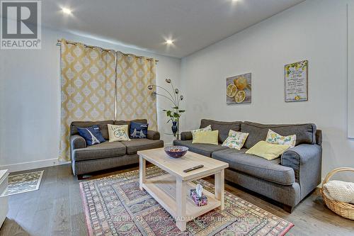 1327 Whetherfield Street, London, ON - Indoor Photo Showing Living Room