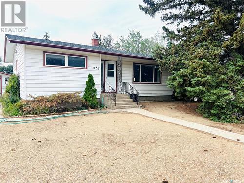 1102 Jubilee Drive, Swift Current, SK - Outdoor