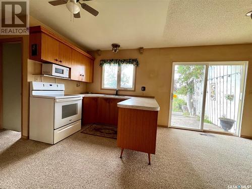 1102 Jubilee Drive, Swift Current, SK - Indoor Photo Showing Kitchen