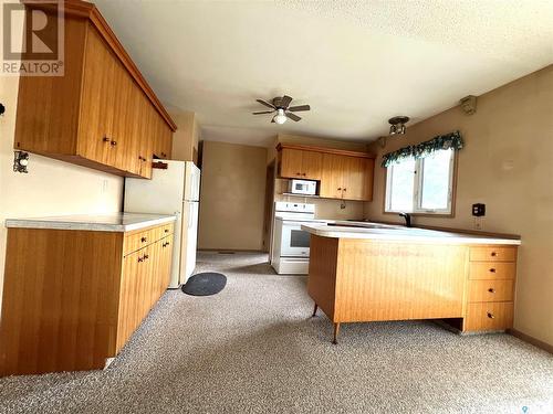 1102 Jubilee Drive, Swift Current, SK - Indoor Photo Showing Kitchen