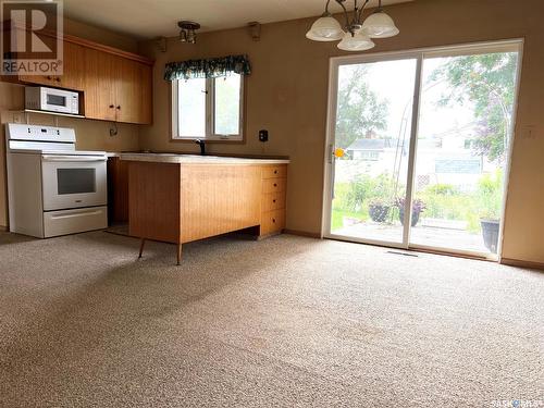 1102 Jubilee Drive, Swift Current, SK - Indoor Photo Showing Kitchen