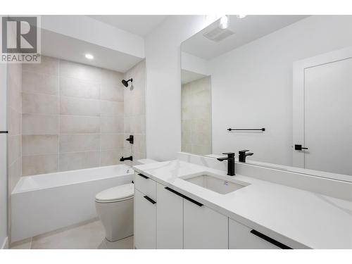 923 Melrose Street, Kelowna, BC - Indoor Photo Showing Bathroom