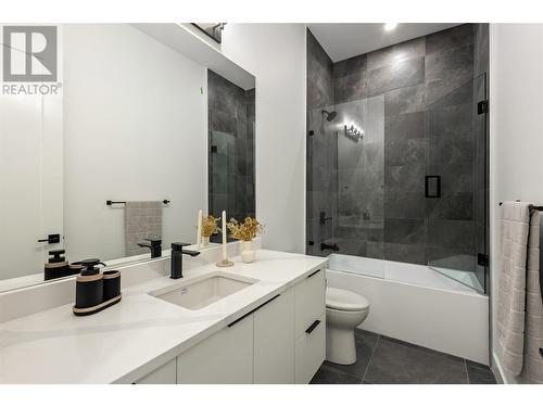 923 Melrose Street, Kelowna, BC - Indoor Photo Showing Bathroom