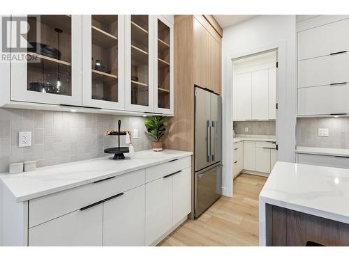 923 Melrose Street, Kelowna, BC - Indoor Photo Showing Kitchen