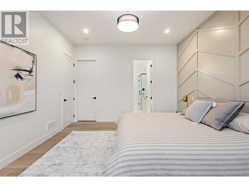 923 Melrose Street, Kelowna, BC - Indoor Photo Showing Bedroom