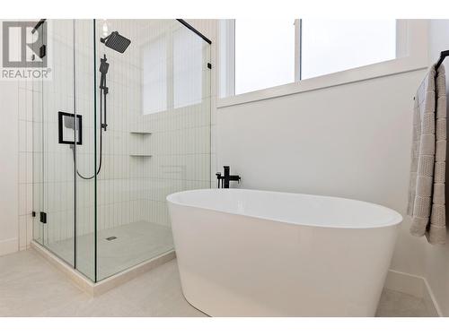 923 Melrose Street, Kelowna, BC - Indoor Photo Showing Bathroom