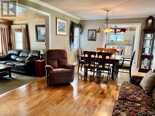 22 Lakeview Boulevard, Kawartha Lakes, ON - Indoor Photo Showing Other Room