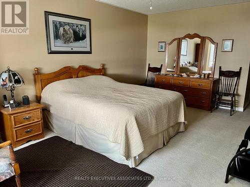 22 Lakeview Boulevard, Kawartha Lakes, ON - Indoor Photo Showing Bedroom