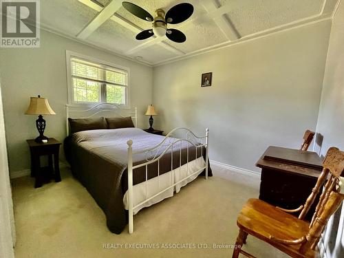 22 Lakeview Boulevard, Kawartha Lakes, ON - Indoor Photo Showing Bedroom