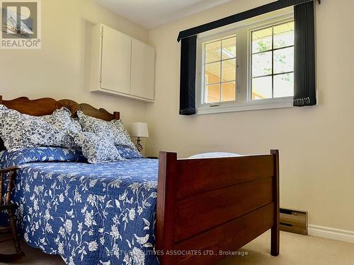 22 Lakeview Boulevard, Kawartha Lakes, ON - Indoor Photo Showing Bedroom