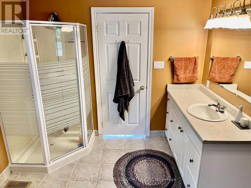 22 Lakeview Boulevard, Kawartha Lakes, ON - Indoor Photo Showing Bathroom