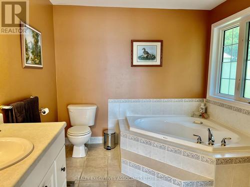 22 Lakeview Boulevard, Kawartha Lakes, ON - Indoor Photo Showing Bathroom