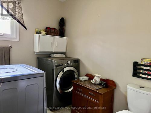 22 Lakeview Boulevard, Kawartha Lakes, ON - Indoor Photo Showing Laundry Room