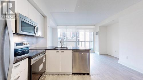 413 - 30 Roehampton Avenue, Toronto (Mount Pleasant West), ON - Indoor Photo Showing Kitchen