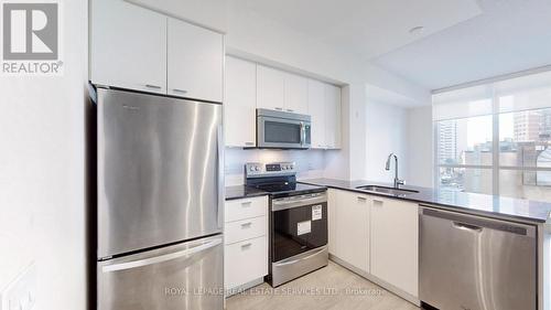 413 - 30 Roehampton Avenue, Toronto (Mount Pleasant West), ON - Indoor Photo Showing Kitchen With Upgraded Kitchen