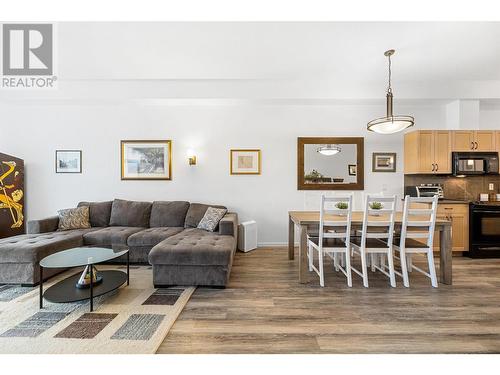 1331 Ellis Street Unit# 315, Kelowna, BC - Indoor Photo Showing Living Room