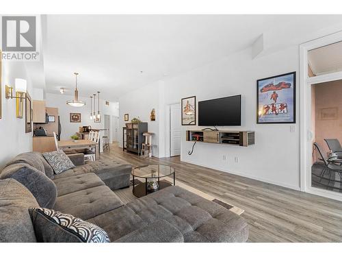 1331 Ellis Street Unit# 315, Kelowna, BC - Indoor Photo Showing Living Room