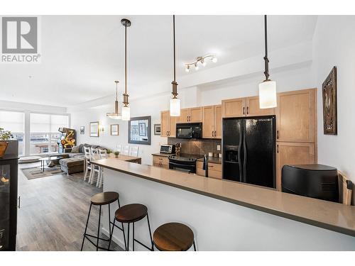 1331 Ellis Street Unit# 315, Kelowna, BC - Indoor Photo Showing Kitchen