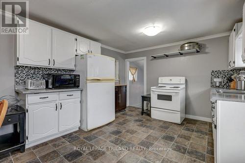 31 Malakoff Street, St. Thomas, ON - Indoor Photo Showing Kitchen