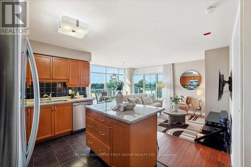 711 - 1600 Charles Street, Whitby (Port Whitby), ON - Indoor Photo Showing Kitchen