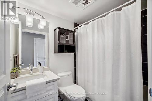 711 - 1600 Charles Street, Whitby (Port Whitby), ON - Indoor Photo Showing Bathroom