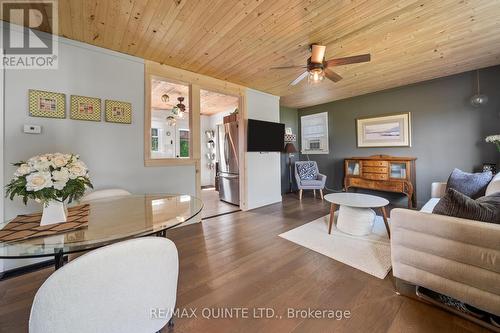 28 Massassauga Road, Prince Edward County (Ameliasburgh), ON - Indoor Photo Showing Living Room