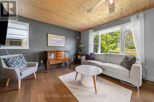 28 Massassauga Road, Prince Edward County (Ameliasburgh), ON - Indoor Photo Showing Living Room