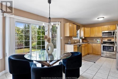 998 Fielding Court, Windsor, ON - Indoor Photo Showing Kitchen