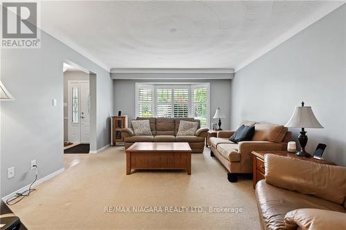 6 Butler Crescent, St. Catharines, ON - Indoor Photo Showing Living Room