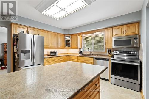 6 Butler Crescent, St. Catharines, ON - Indoor Photo Showing Kitchen