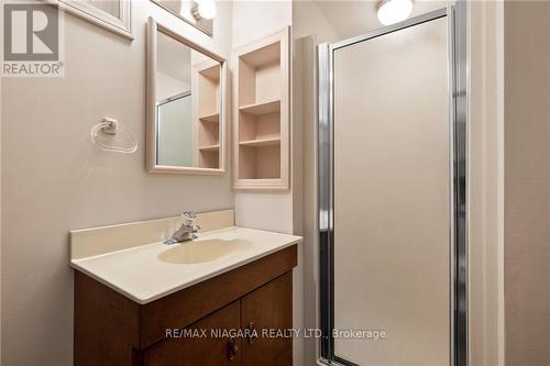 6 Butler Crescent, St. Catharines, ON - Indoor Photo Showing Bathroom