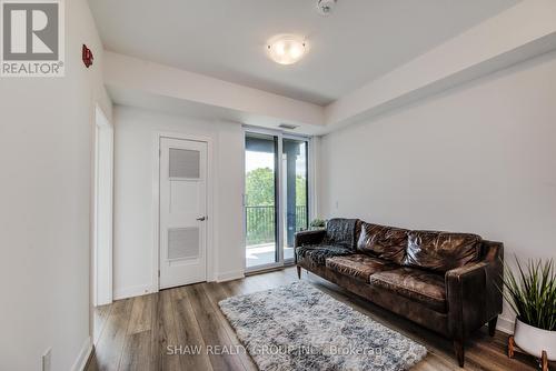 418 - 312 Erb Street W, Waterloo, ON - Indoor Photo Showing Living Room