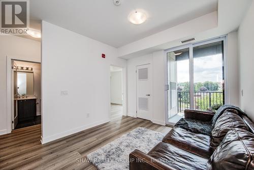 418 - 312 Erb Street W, Waterloo, ON - Indoor Photo Showing Living Room