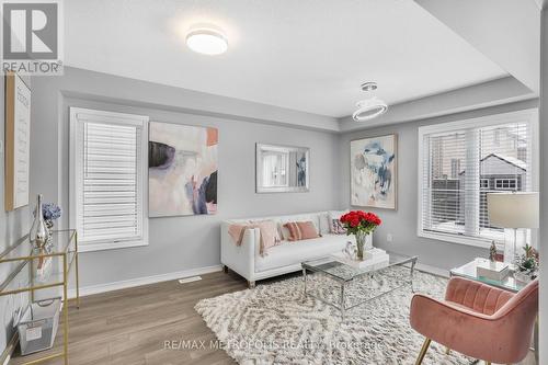 8484 Sweet Chestnut Drive, Niagara Falls, ON - Indoor Photo Showing Living Room