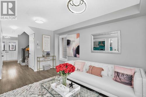 8484 Sweet Chestnut Drive, Niagara Falls, ON - Indoor Photo Showing Living Room