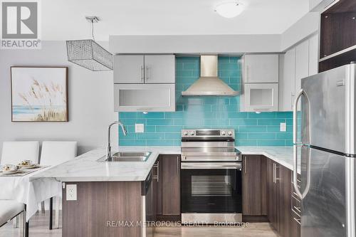 8484 Sweet Chestnut Drive, Niagara Falls, ON - Indoor Photo Showing Kitchen With Stainless Steel Kitchen With Double Sink With Upgraded Kitchen