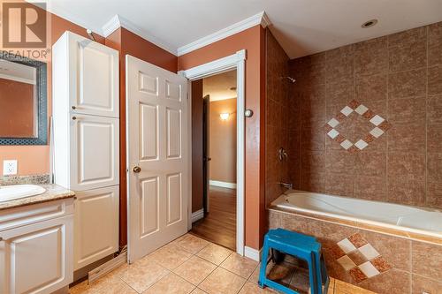 35 Burling Crescent, St John'S, NL - Indoor Photo Showing Bathroom