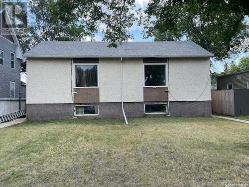 551 Hochelaga Street E, Moose Jaw, SK - Outdoor With Exterior