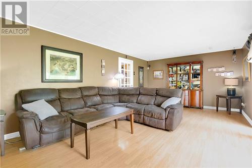 FAMILY ROOM - 1017 Osborne Avenue, Cornwall, ON - Indoor Photo Showing Living Room